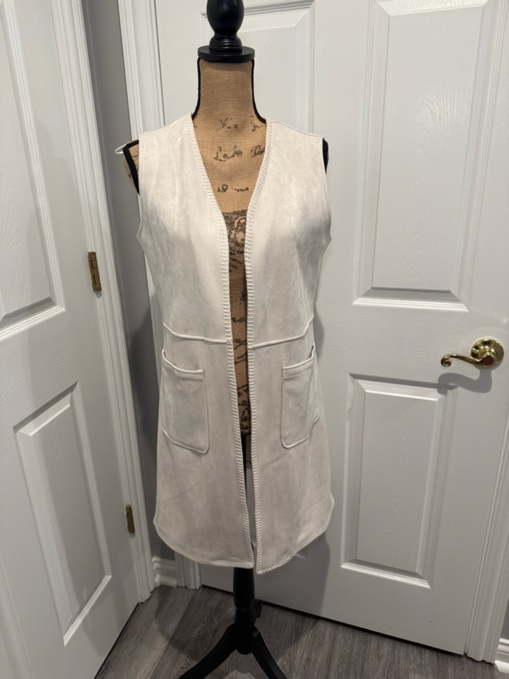Tahari Cream Sleeveless Long Vest with Patch Pockets